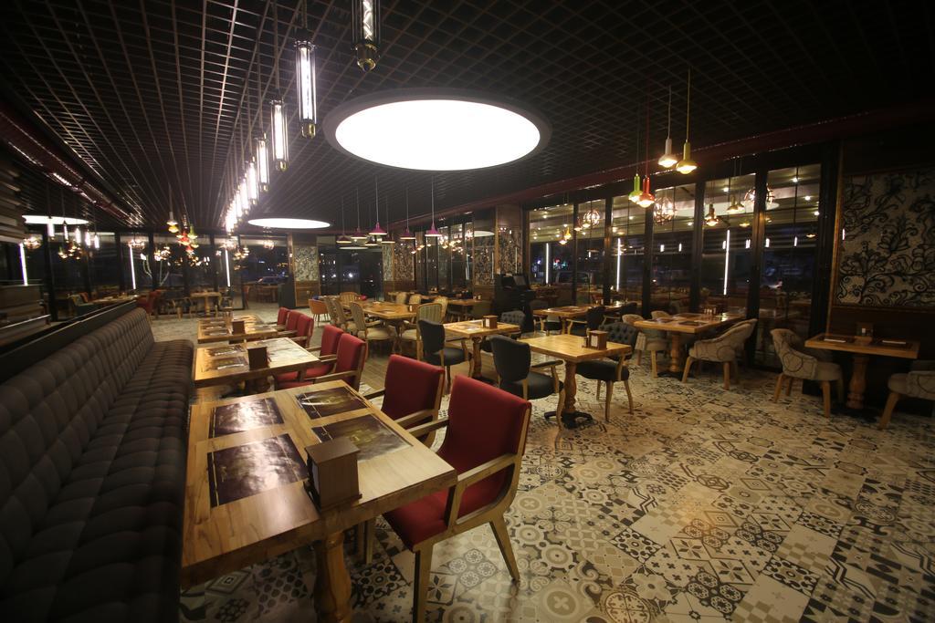 The Corner Hotel Sincan Exterior foto