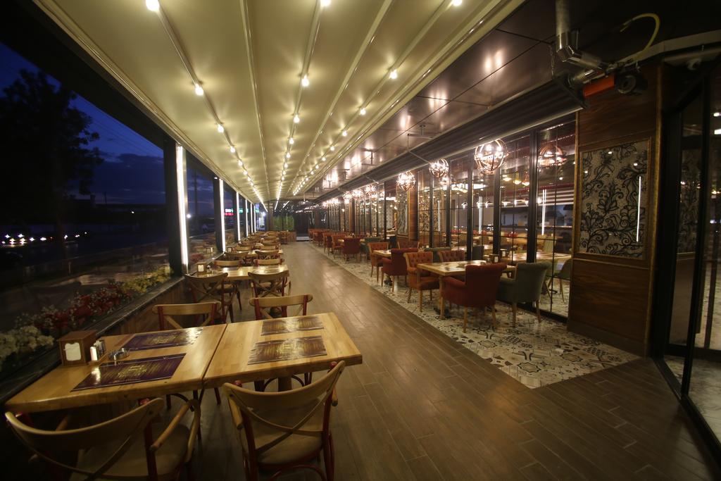 The Corner Hotel Sincan Exterior foto